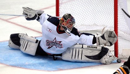 九游网页版入口-逆风飞扬：那些冲破困境的足球英雄，足球奋斗