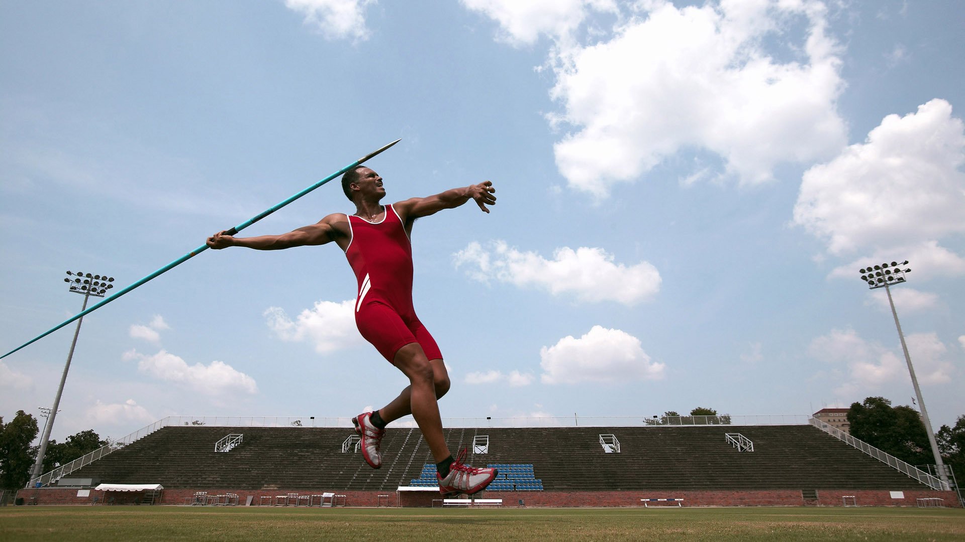 法甲：巴黎4-0完胜南特，姆巴佩连续进球火力全开，巴黎4比0巴萨全场
